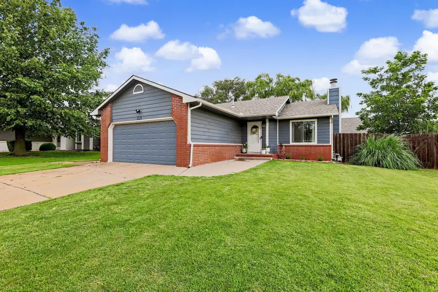 214 E Country Walk, Mulvane, KS 67110 - #2
