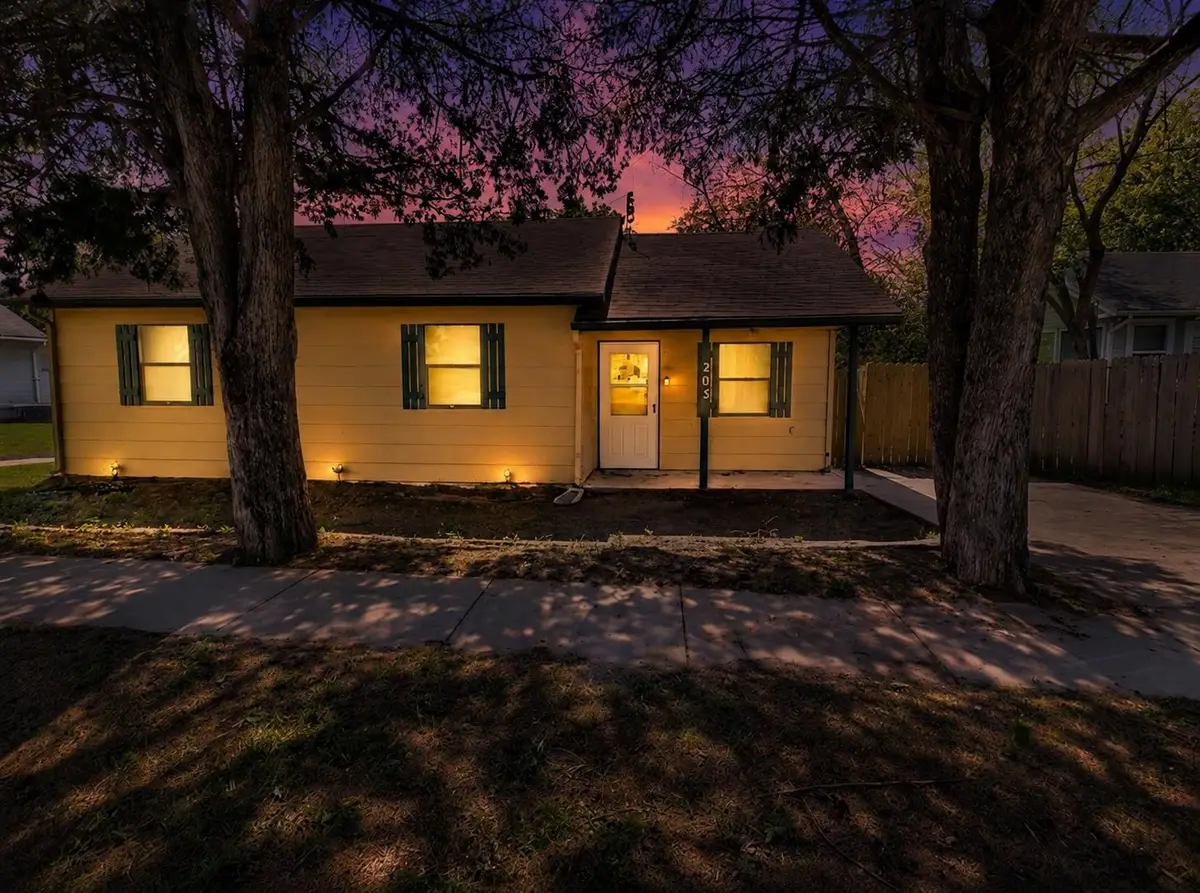 205 S 4th St, Mulvane, KS 67110 - #1