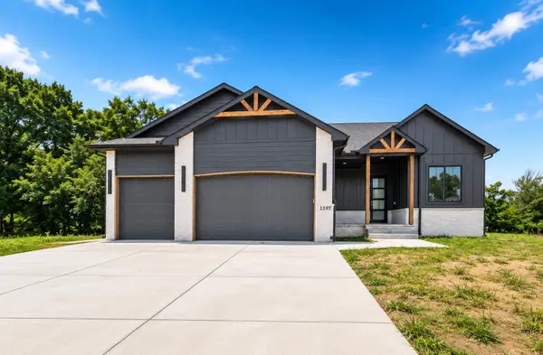 1207 E Maywood Ct, Wichita, KS 67216