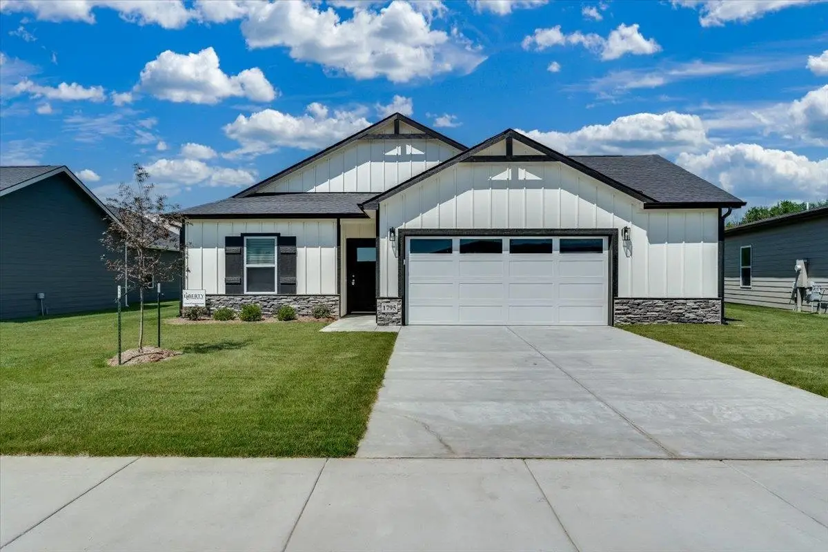 1795 W Redbud Lane, Goddard, KS 67052 - #1