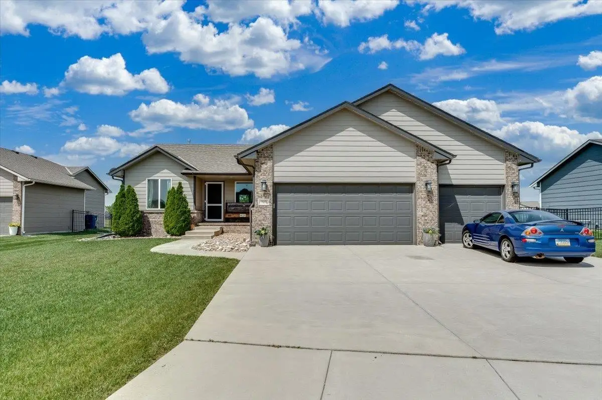 727 S Lakeview St, Haysville, KS 67060 - #1