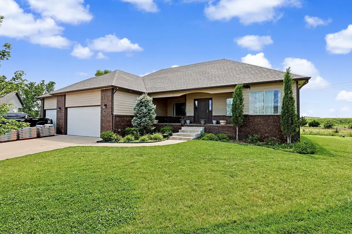 3315 S Bluelake Ct, Wichita, KS 67215 - #1