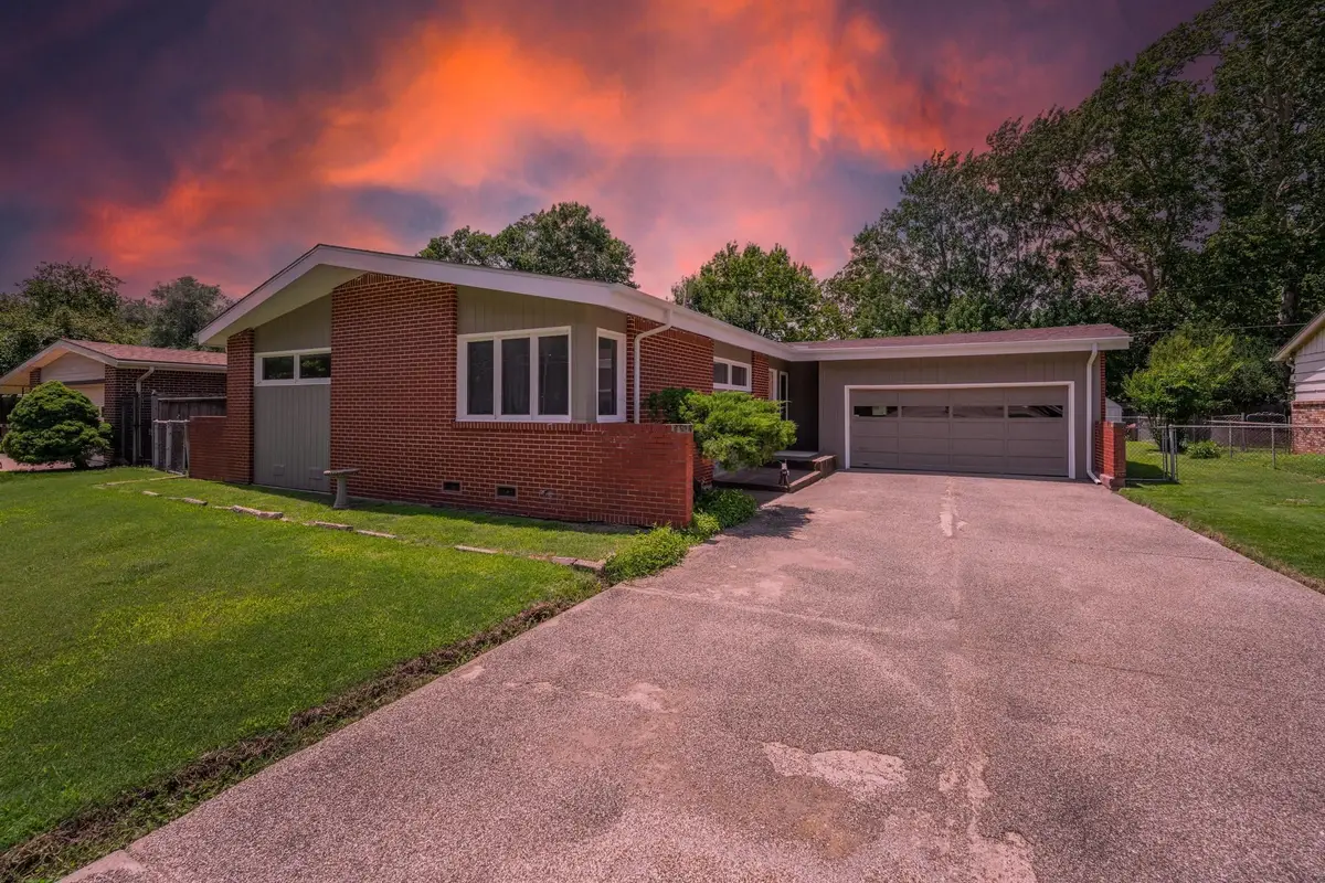 2427 N Coolidge Ave, Wichita, KS 67204 - #1