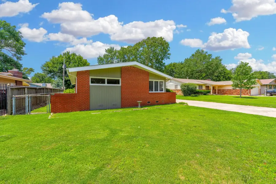 2427 N Coolidge Ave, Wichita, KS 67204 - #2