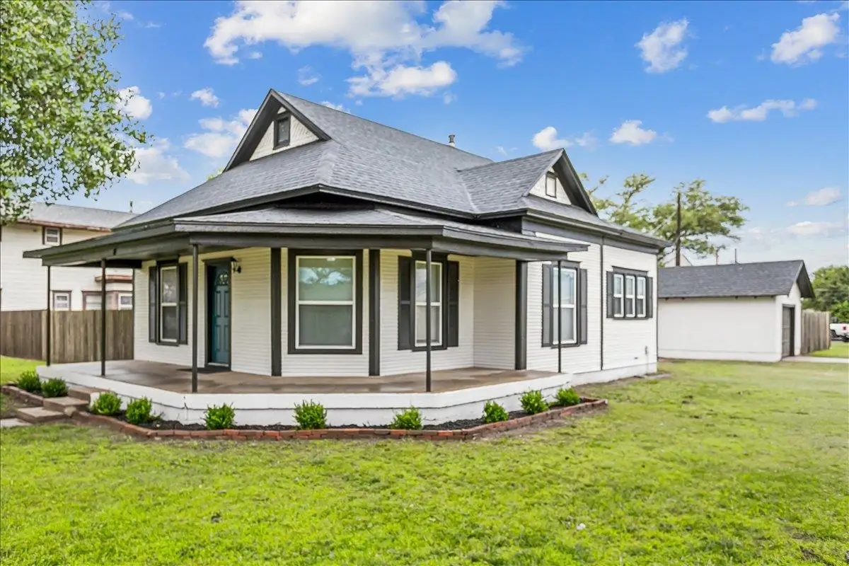 938 E C Ave, Kingman, KS 67068 - #1