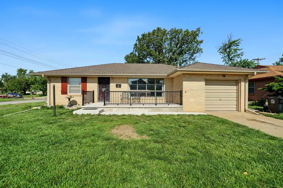 1720 Lewis Ave, Salina, KS 67401 - #2