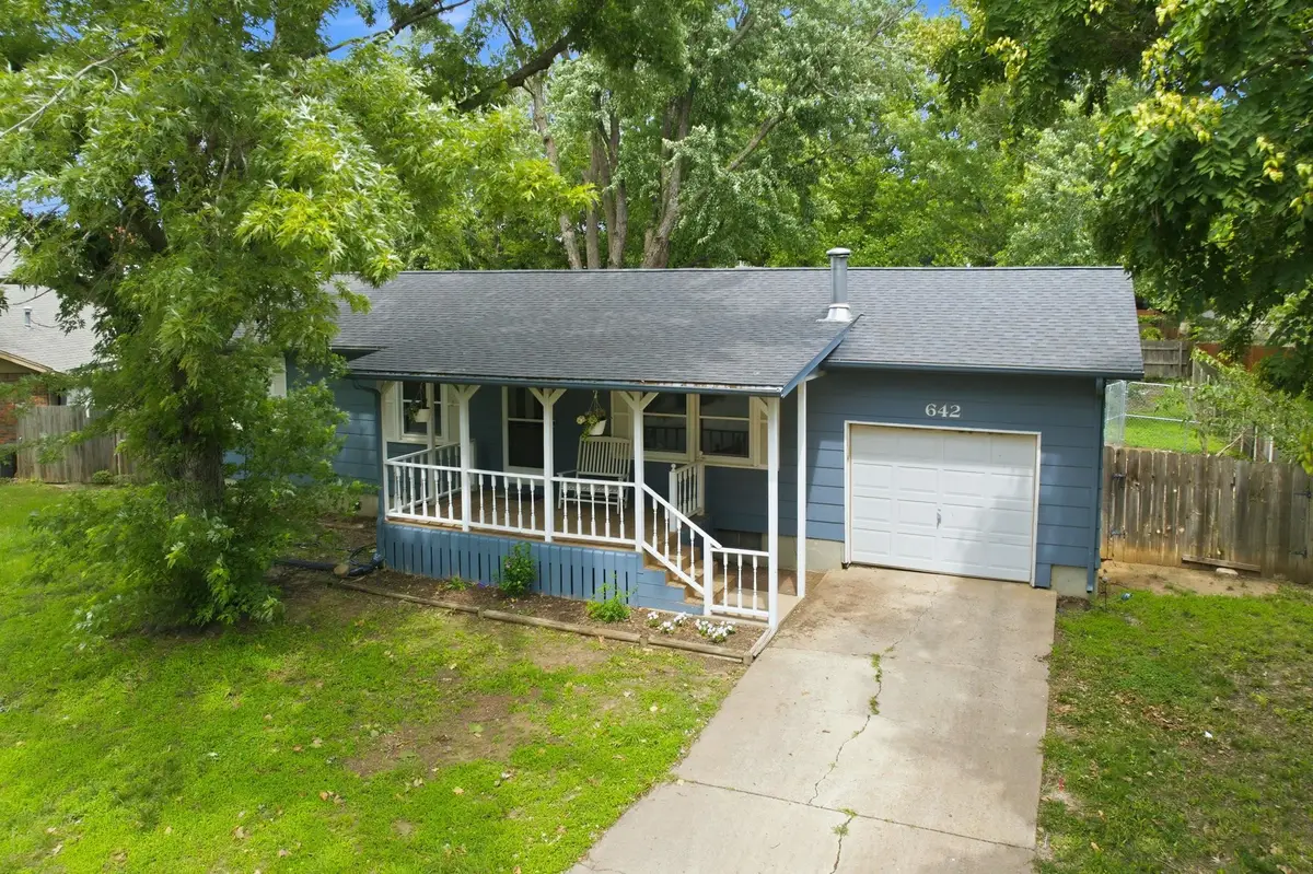 642 N Edgemoor Dr, Buhler, KS 67522 - #1