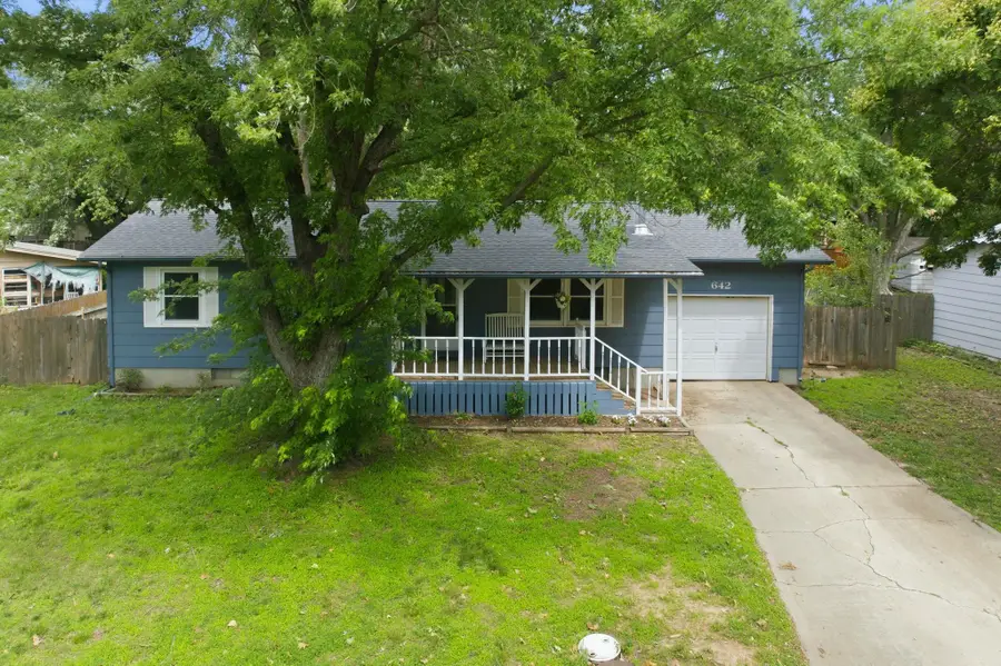 642 N Edgemoor Dr, Buhler, KS 67522 - #2