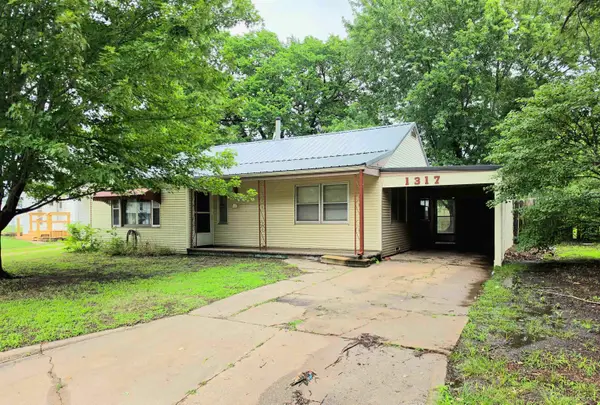 1317 N B, Wellington, KS 67152