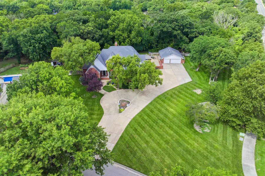419 N Brook Forest Rd, Derby, KS 67037 - #2