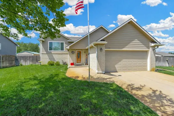 5350 S Midland Cir, Wichita, KS 67217