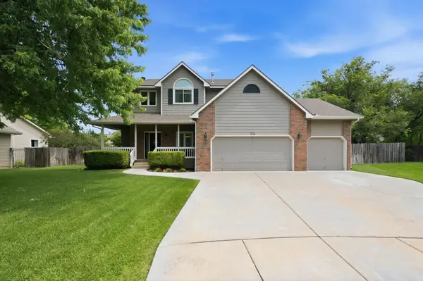 224 N Pinecrest Ct, Andover, KS 67002