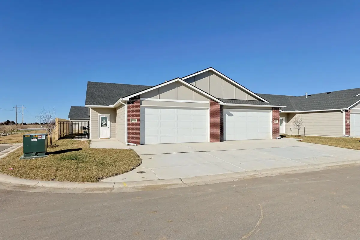 3829 S Bluelake Ct, Wichita, KS 67215 - #1