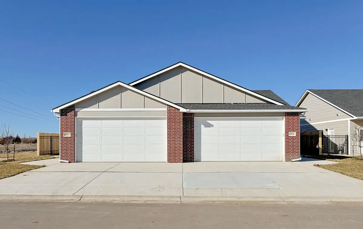 3827 S Bluelake Ct, Wichita, KS 67215 - #1