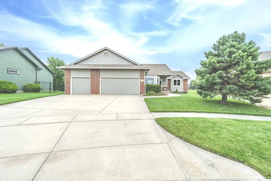 933 E Lost Hills Ct, Derby, KS 67037 - #2
