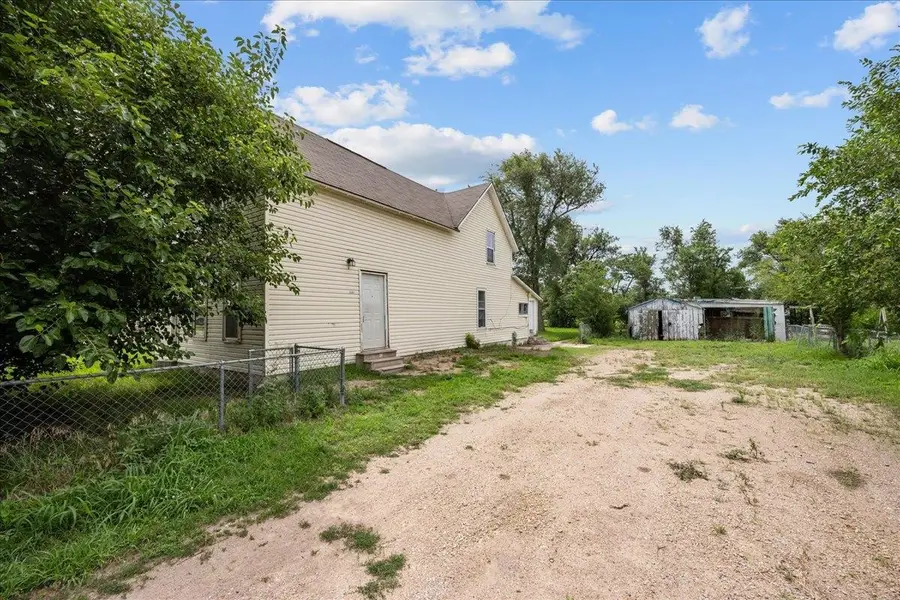 2627 E 2nd Ave, Hutchinson, KS 67501 - #2