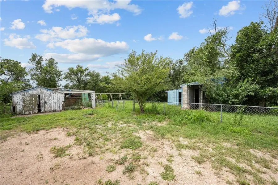 2627 E 2nd Ave, Hutchinson, KS 67501 - #3