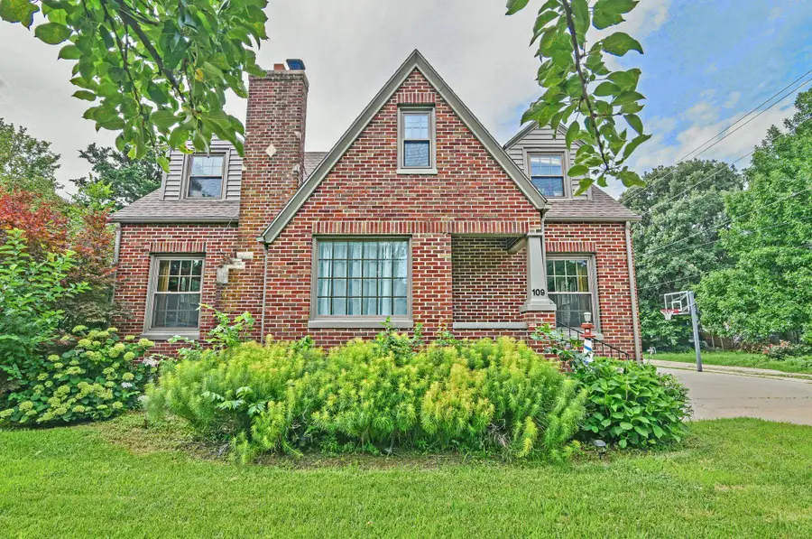 109 E Academy, Hesston, KS 67062 - #2