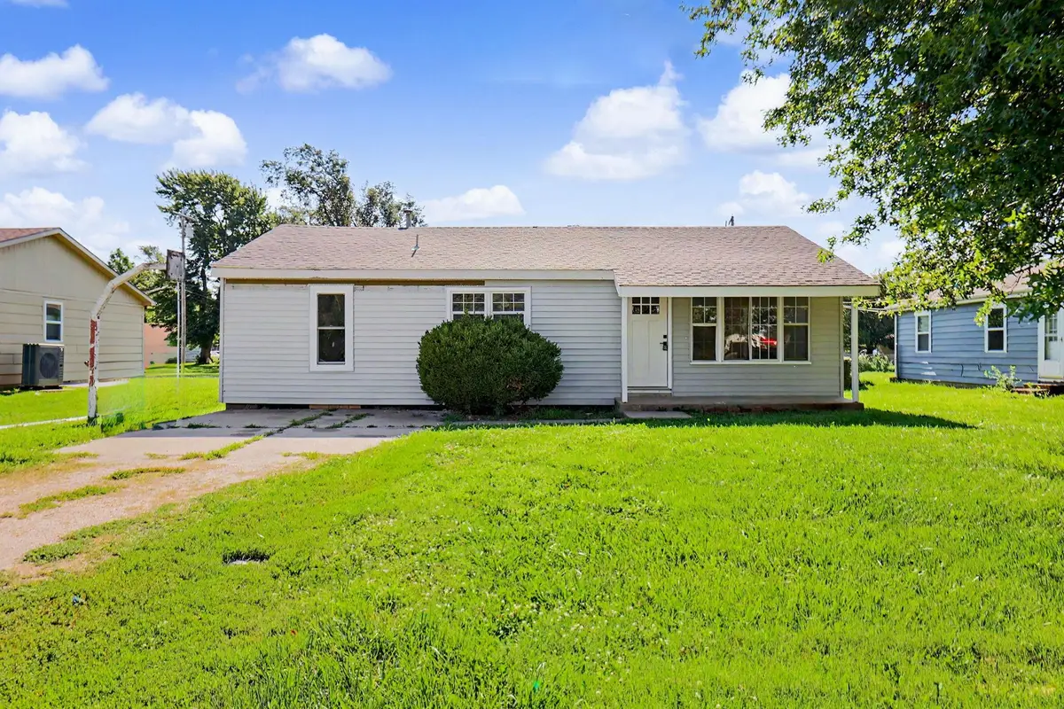 104 N Jackson Ave, Sedgwick, KS 67135 - #1