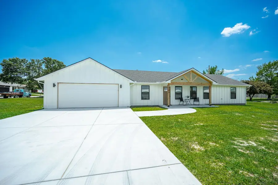 765 N Kansas Ct, Benton, KS 67017 - #2