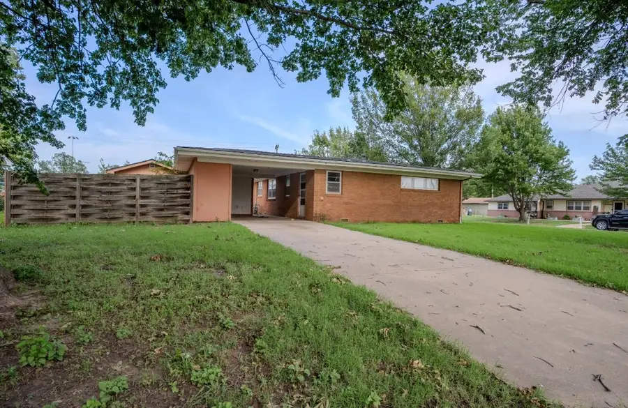 320 W College Ave, Harper, KS 67058 - #2