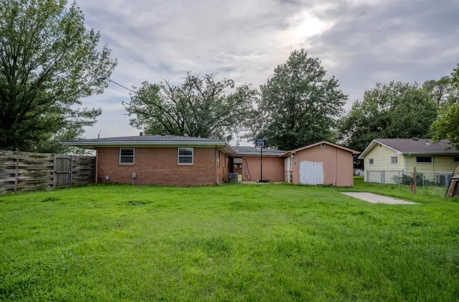 320 W College Ave, Harper, KS 67058 - #3