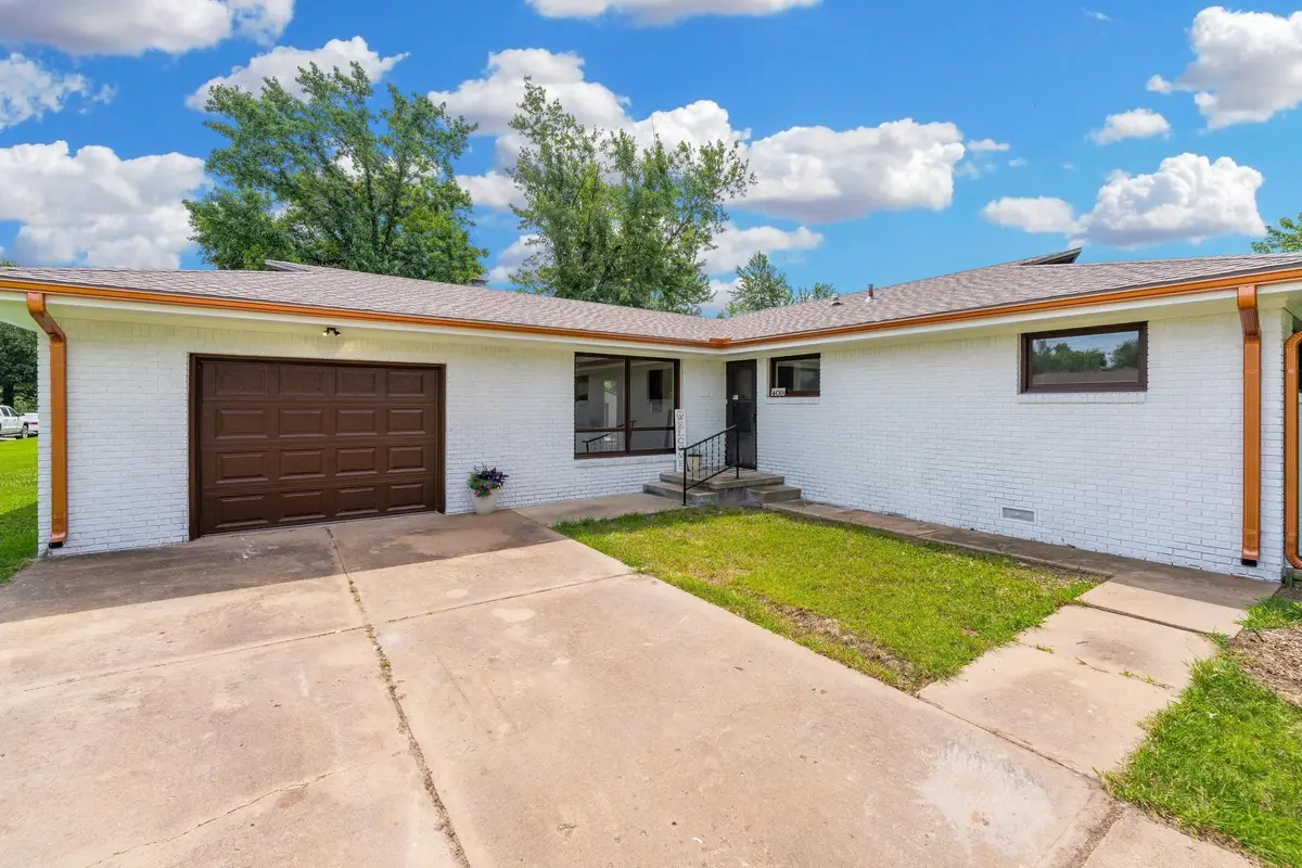 409 N Woodlawn, Wellington, KS 67152 - #1