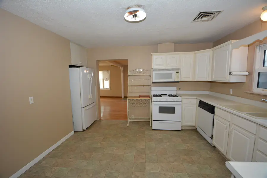 216 N Blankenship Rd, Udall, KS 67146 - #3
