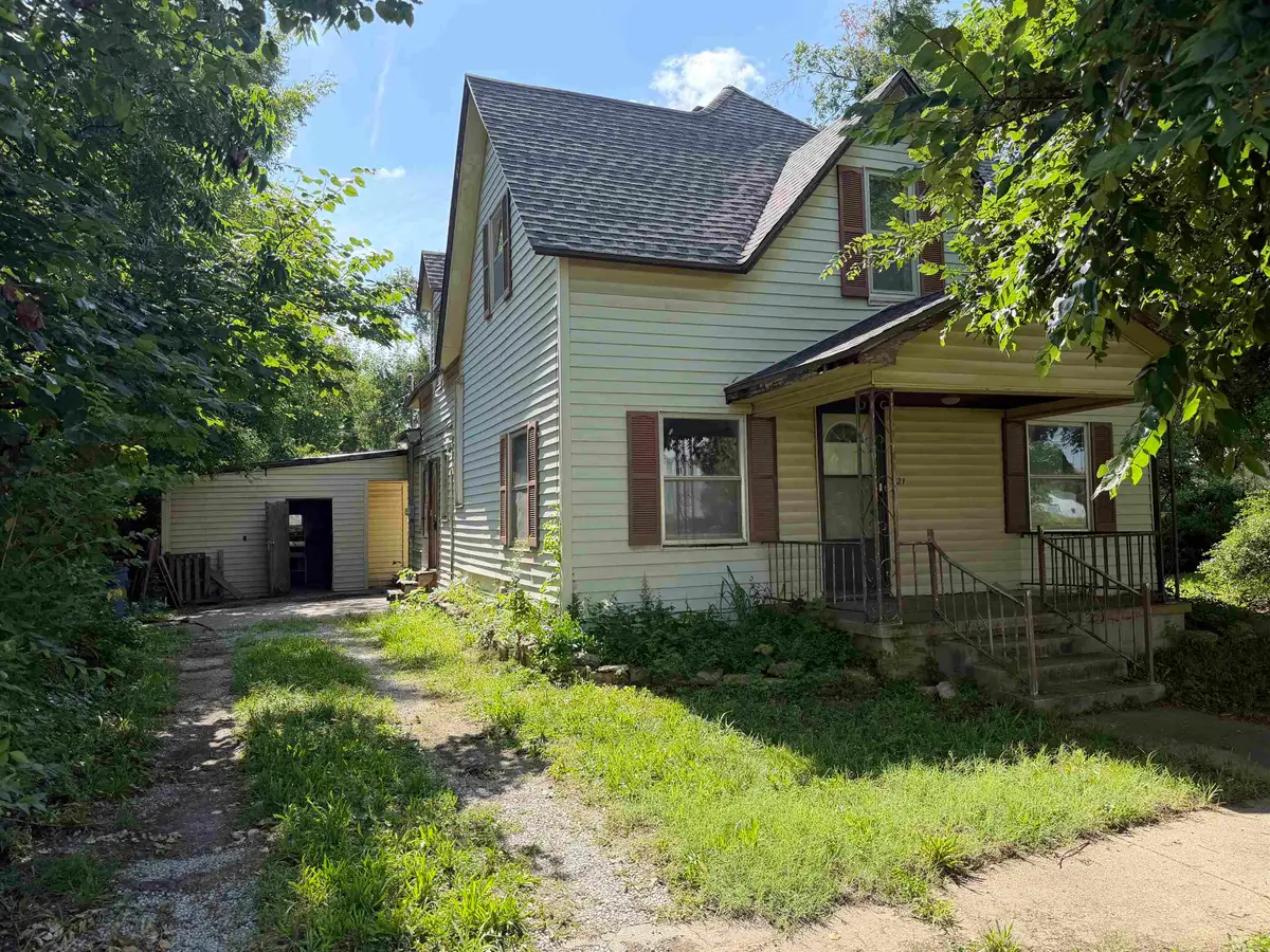 521 N Mulberry St, Eureka, KS 67045 - #1