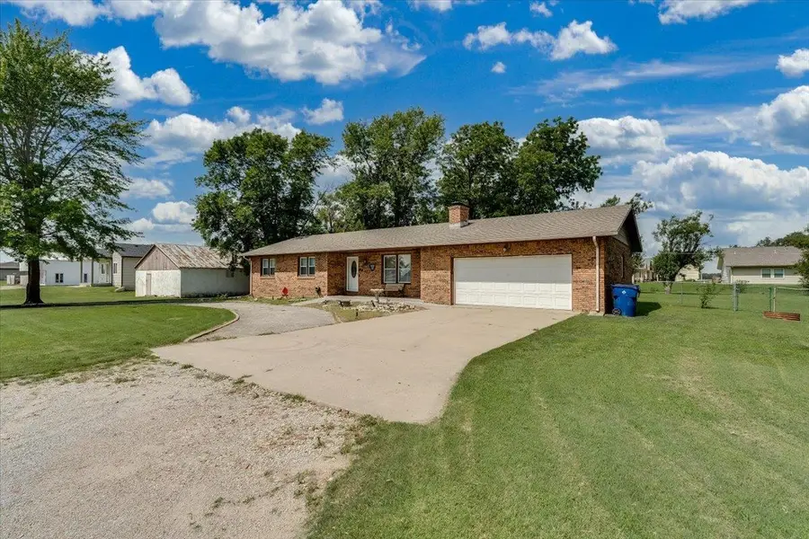 211 S Commercial Ave, Sedgwick, KS 67135 - #2