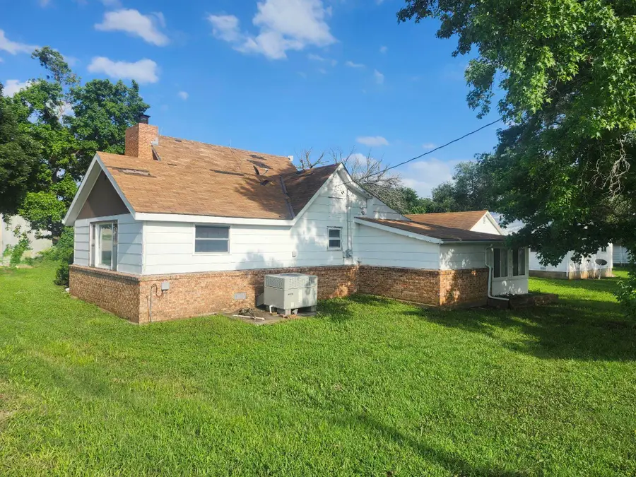 421 N Chestnut, Burden, KS 67019 - #3