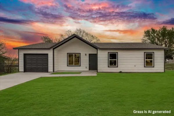 2644 N Holyoke St, Wichita, KS 67220-2423