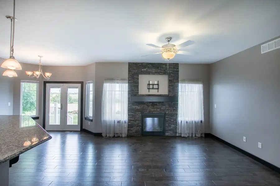 604 Goldspike Ct, Newton, KS 67114 - #3