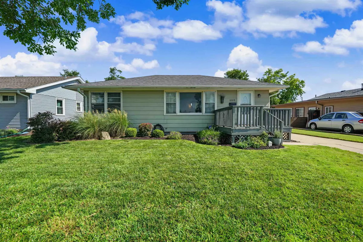 1009 E Claflin Ave, Salina, KS 67401 - #1