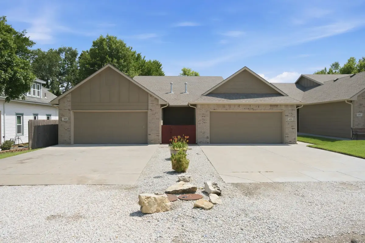 643 E Mulvane St, Mulvane, KS 67110 - #1