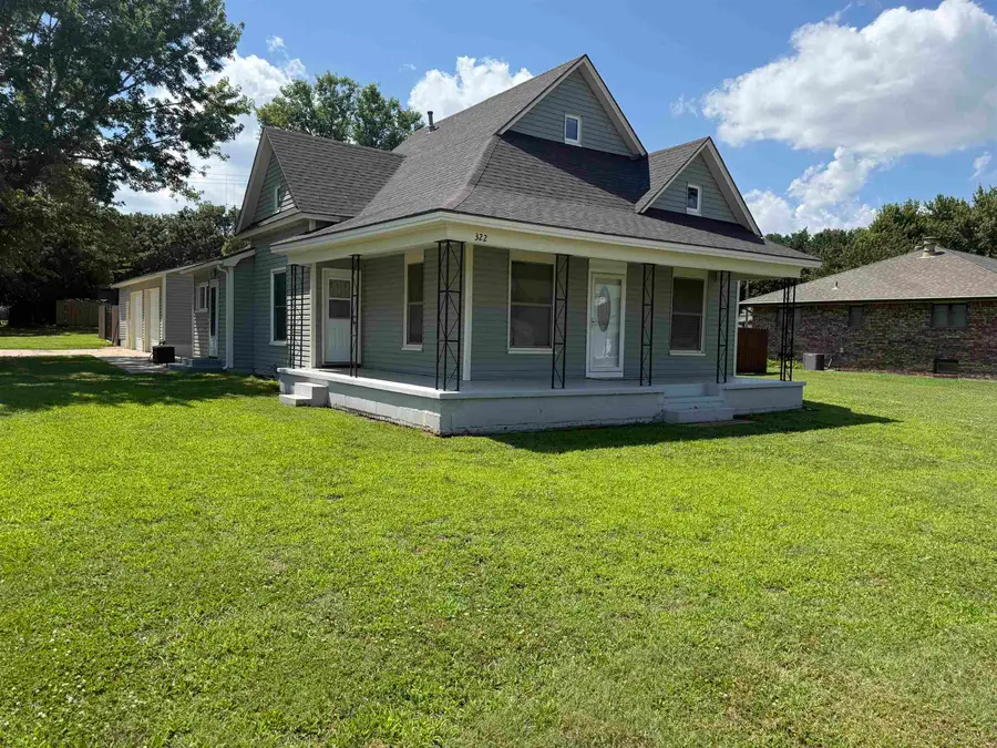 322 S 7th St, Conway Springs, KS 67051 - #2