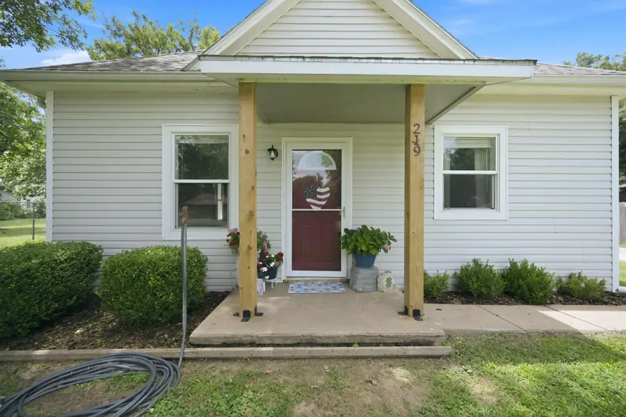 219 S Robbins Rd, Norwich, KS 67118 - #2