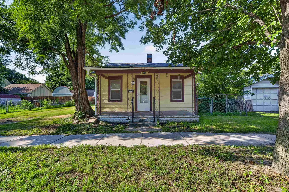 215 W Osie St, Wichita, KS 67213 - #1