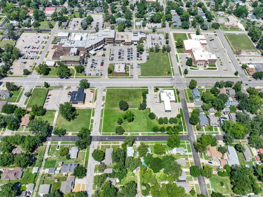 635 W Central Ave, El Dorado, KS 67042 - #3