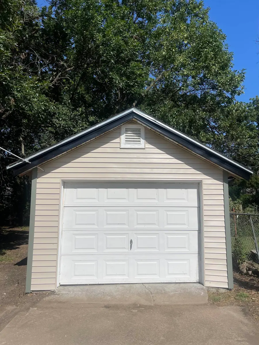 616 N Madison Ave, Wichita, KS 67214 - #2