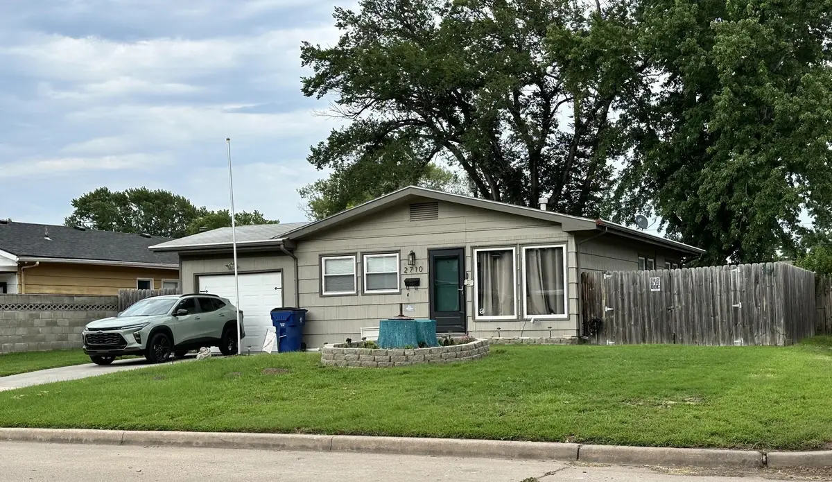 2710 S Magnolia Ave, Wichita, KS 67217 - #1