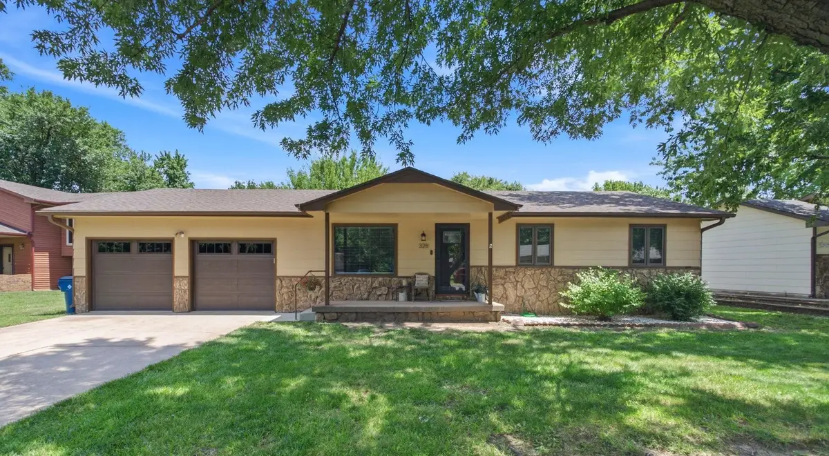 328 N Commanche Dr, Kechi, KS 67067 - #1