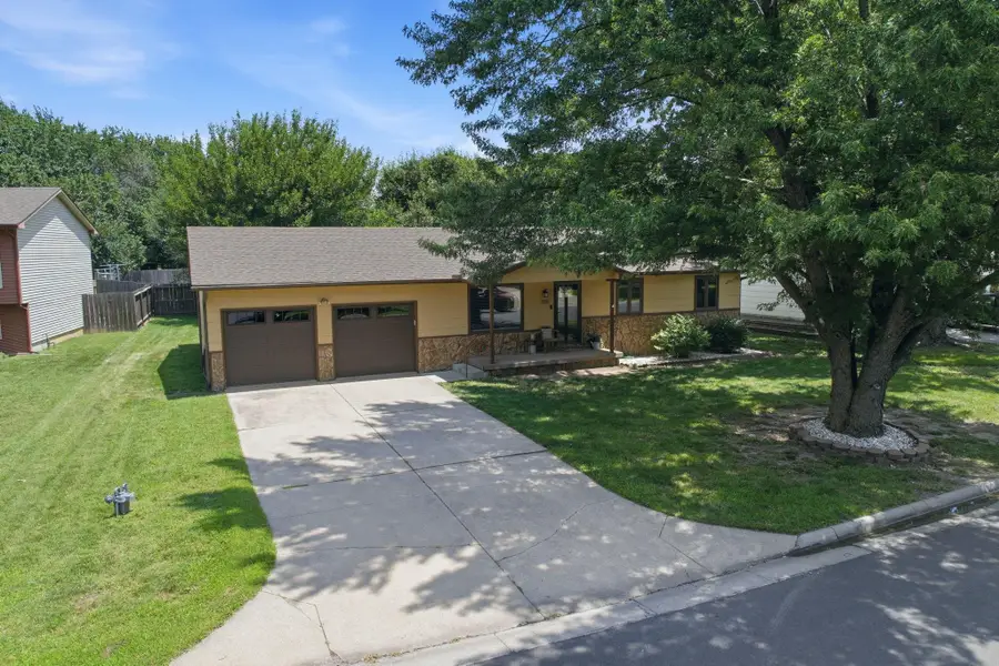 328 N Commanche Dr, Kechi, KS 67067 - #2