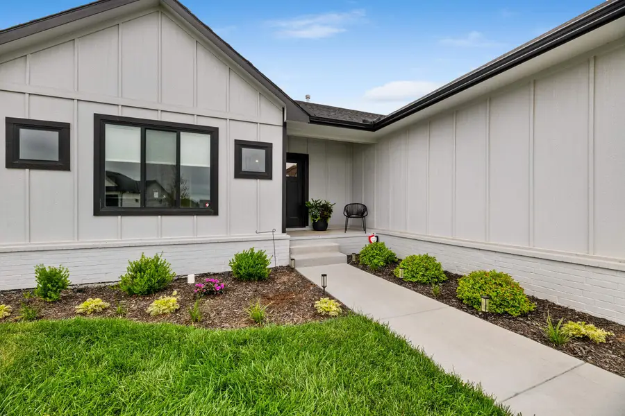 5299 N Hampton St, Bel Aire, KS 67226 - #2
