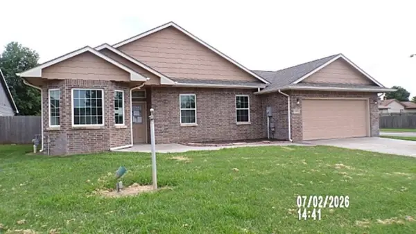 1850 S Lark Ct, Wichita, KS 67209-4402