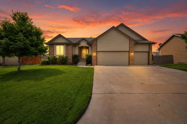 3225 S Bluelake Ct, Wichita, KS 67215-1022