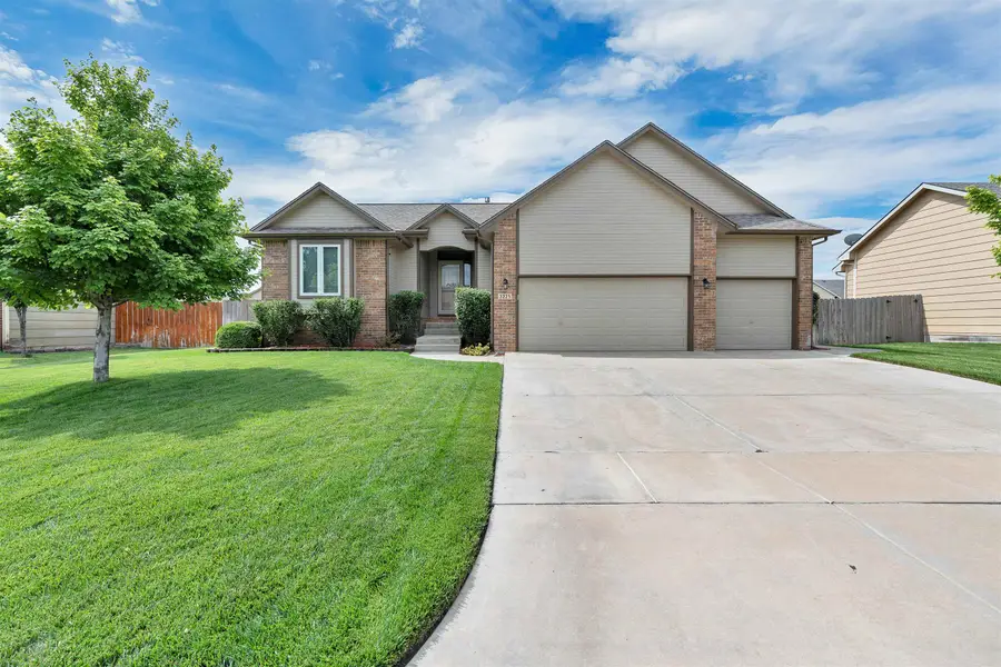 3225 S Bluelake Ct, Wichita, KS 67215-1022 - #2