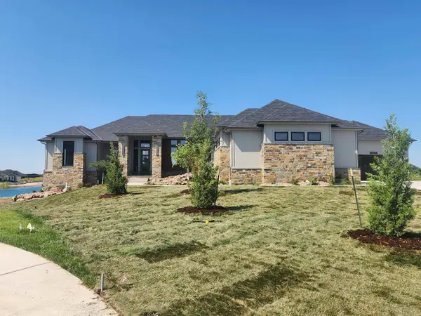 8340 W Mossy Stone Ct, Maize, KS 67101