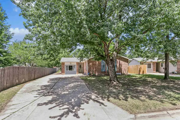 1718 E Charleston St, Park City, KS 67219-1609