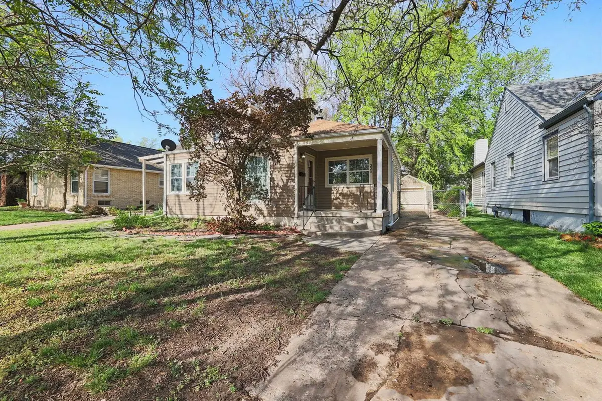 225 S Glendale, Wichita, KS 67218 - #1